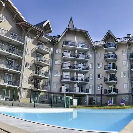 Grand Panorama - Piscine L'ete - Pied Telecabine